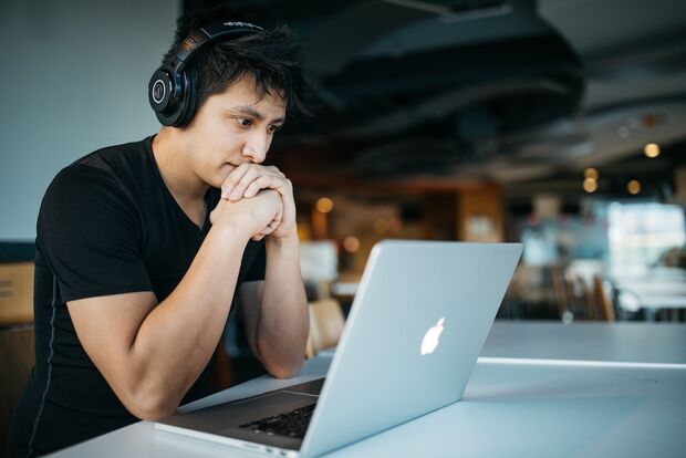 Coworking erfordert auch (akustisch) Rücksicht Coworking erfordert auch (akustisch) Rücksicht